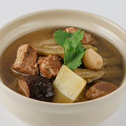 มะระตุ๋นเห็ดหอมซี่โครงหมูBitter Melon Soup with Mushroom.