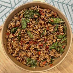 กระเพราบ้านยู เมิองนนท์