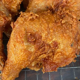 ไก่ทอดหาดใหญ่(สูตรอาฉี) เซเว่นตรงข้ามวัดโกมุทพุทธรังษี