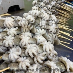 ปลาหมึกย่าง-โซดา ตลาดมริสา