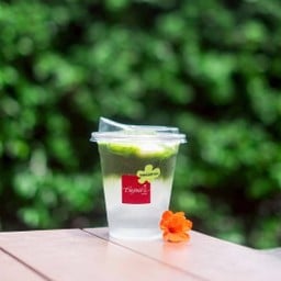 มัทฉะลาเต้มะพร้าวน้ำหอม (Coconut Matcha Latte)