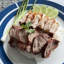 ข้าวหมูกรอบ หมูแดง