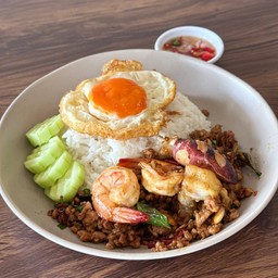 ข้าวกระเพรารวมมิตร (ไม่มีไข่ดาว)
