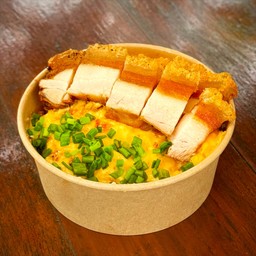 ข้าวไข่ข้นหมูกรอบ