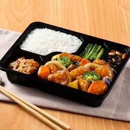 หมูสามชั้นผัดซอสคุโรสุ