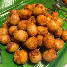 คำโป่ม ไส้กรอกอีสานทอด พระพุทธบาท(ข้างร้านชานมThe Duck)