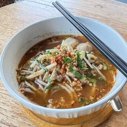 ก๋วยเตี๋ยวหมูต้มยำ / น้ำ