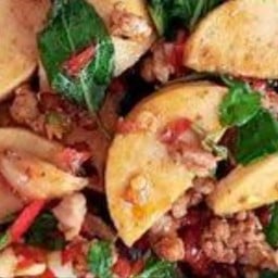 ข้าวกระเพราหมูสับหมูยอ