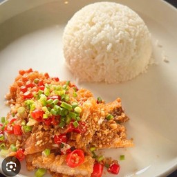 สามชั้นคั่วพริกเกลือราดข้าววว