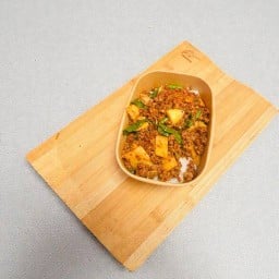 สาดาข้าวกระเพราไข่เจียว