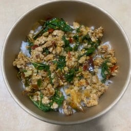 แม่บ้านขายกะเพรา