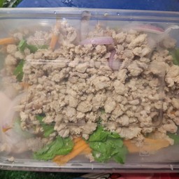 ยำมาม่าหมูสับ