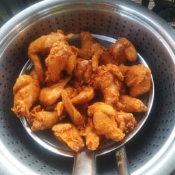 ไก่ทอดนายศร