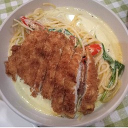 สปาเก็ตตี้แกงเขียวหวานไก่ทอด