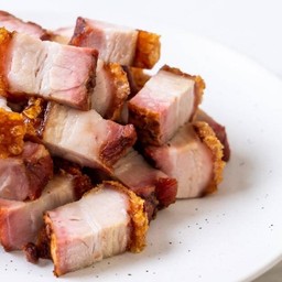 หมูกรอบ (2ขีด)   (มีน้ำจิ้ม หวานกับซี่ฟู๊ด)