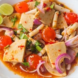 ยำหมูยอไหลบัวใข่แดงเค็ม