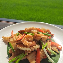 ผัดยอดมะพร้าวกุ้งสด