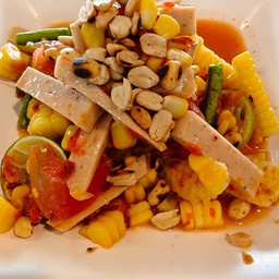 ตำข้าวโพดหมูยอไทย