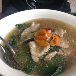 ราดหน้าเส้นหมี่หมูนุ่ม