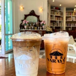 นารายาคาเฟ่ &พูลวิลล่า : Naraya Cafe & Pool Villa