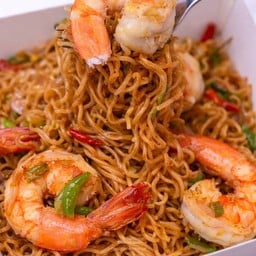 มาม่าผัดทะเลกุ้ง +ไข่1ฟอง  (ซือดะ)