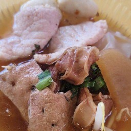 ก๋วยเตี๋ยวหมูตุ๋น เยสแซ่บ