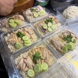 ข้าวมันไก่-ไก่ทอดข้าวยำไก่แซ่บ