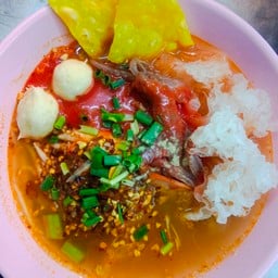 ร้านชายสี่บะหมี่เกี๊ยวโคลัมโบ