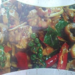 อาหารป่า ไก่ย่างแดง ลูกชิ้น