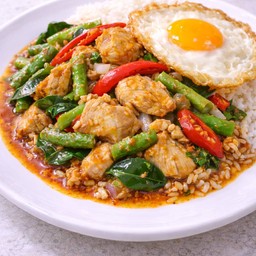 ข้าวราดเครื่องแกงไก่ใต้+ไข่ดาว