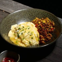 ข้าวคั่วกลิ้งหมูสับ ไข่ข้น