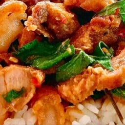 ข้าวกระเพราหมูกรอบ