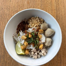 ก๋วยเตี๋ยวหมูต้มยำ / แห้ง
