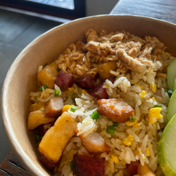 ข้าวผัดสามสหาย LM