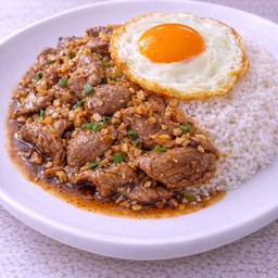 ข้าวราดเนื้อทอดกระเทียม+ไข่ดาว