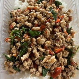 กะเพราเป็นต่อ บ้านยางบ้านหัวลิง