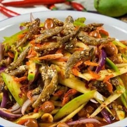 ตำมะม่วงปลากรอบ