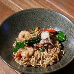 มาม่าผัดขี้เมาทะเล