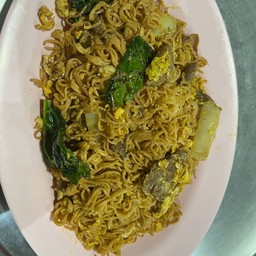 มาม่าผัดหมู ใส่เครื่องต้มยำน้ำข้น