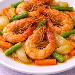 กุ้งผัดขมิ้นกุ้ง10ตัว