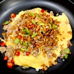 ข้าวไข่ข้นหมูสับคั่วพริกเกลือ