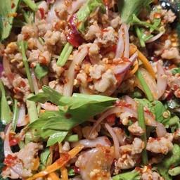 ยำไข่เยี่ยวม้าหมูสับ