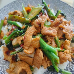 ข้าวคะน้าหมูชิ้น