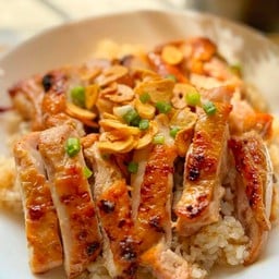 ข้าวผัดกระเทียมไก่ย่าง