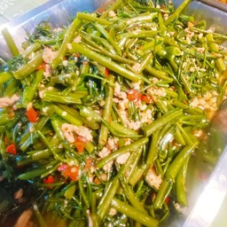 ผัดผักบุ้งไฟแดง