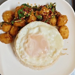 กะเพราไก่กรอบ(ราดข้าว)