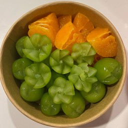 ส้มแมนดาริน  + องุ่นไซมัสคัส  ปอกพร้อมทาน