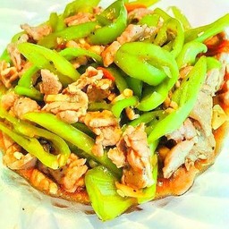 หมูชิ้นผัดพริกหยวก+ไข่ดาว