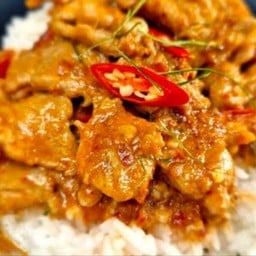 ข้าวราด พะแนง (เลือกเนื้อสัตว์)