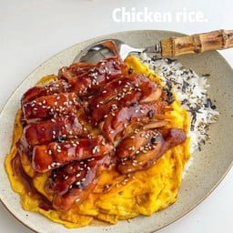 ข้าวหน้าไก่ย่างซอส + ไข่ข้น